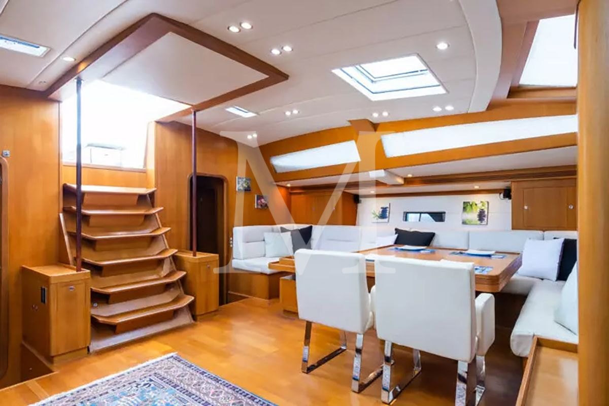 sailing_Huayra_charter_greece_salon