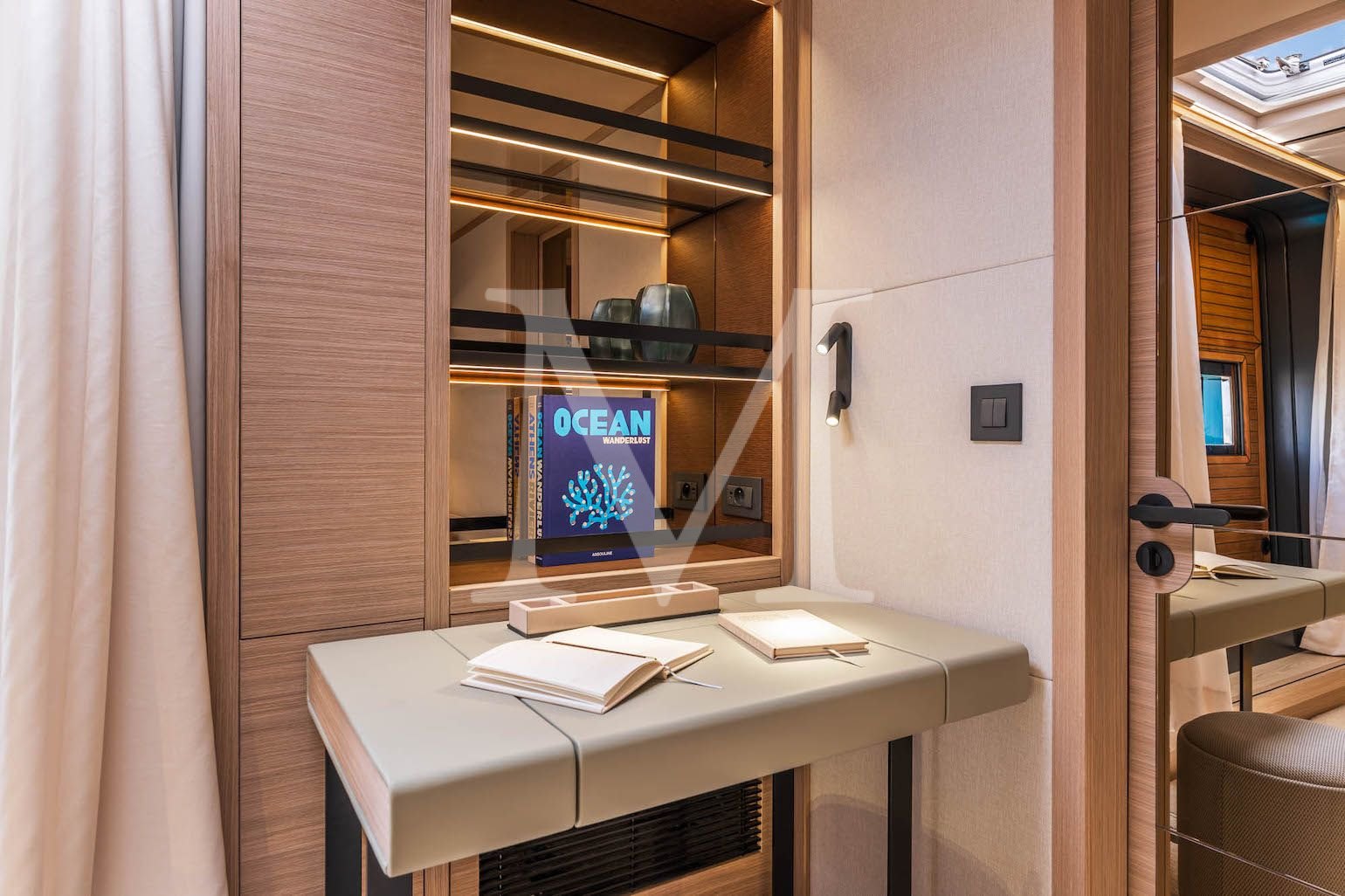 Imladris_charter_catamaran_master_vanity