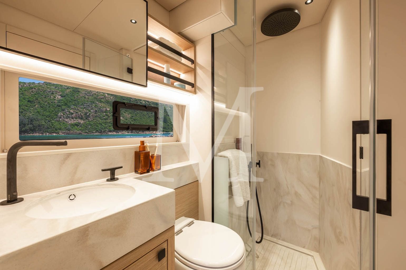 Imladris_charter_catamaran_double_bath