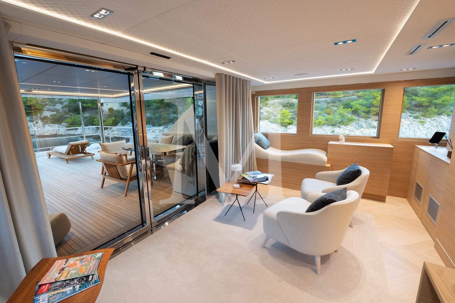 renata_yacht_master_salon