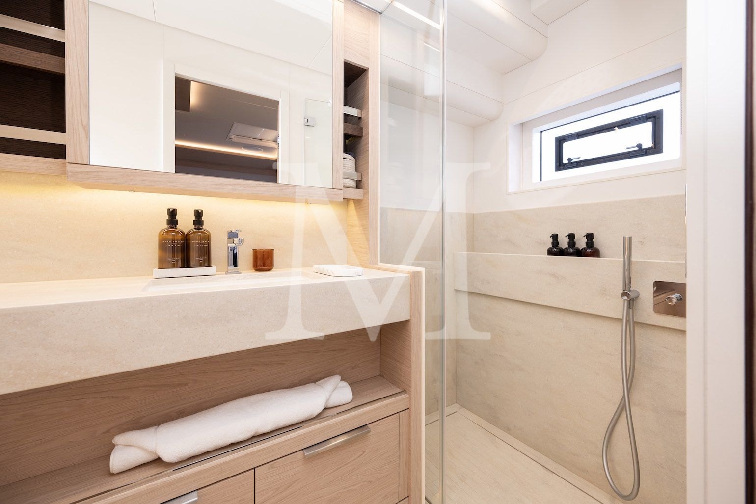 siete_mares_catamaran_luxury_charter_cabin_ensuite