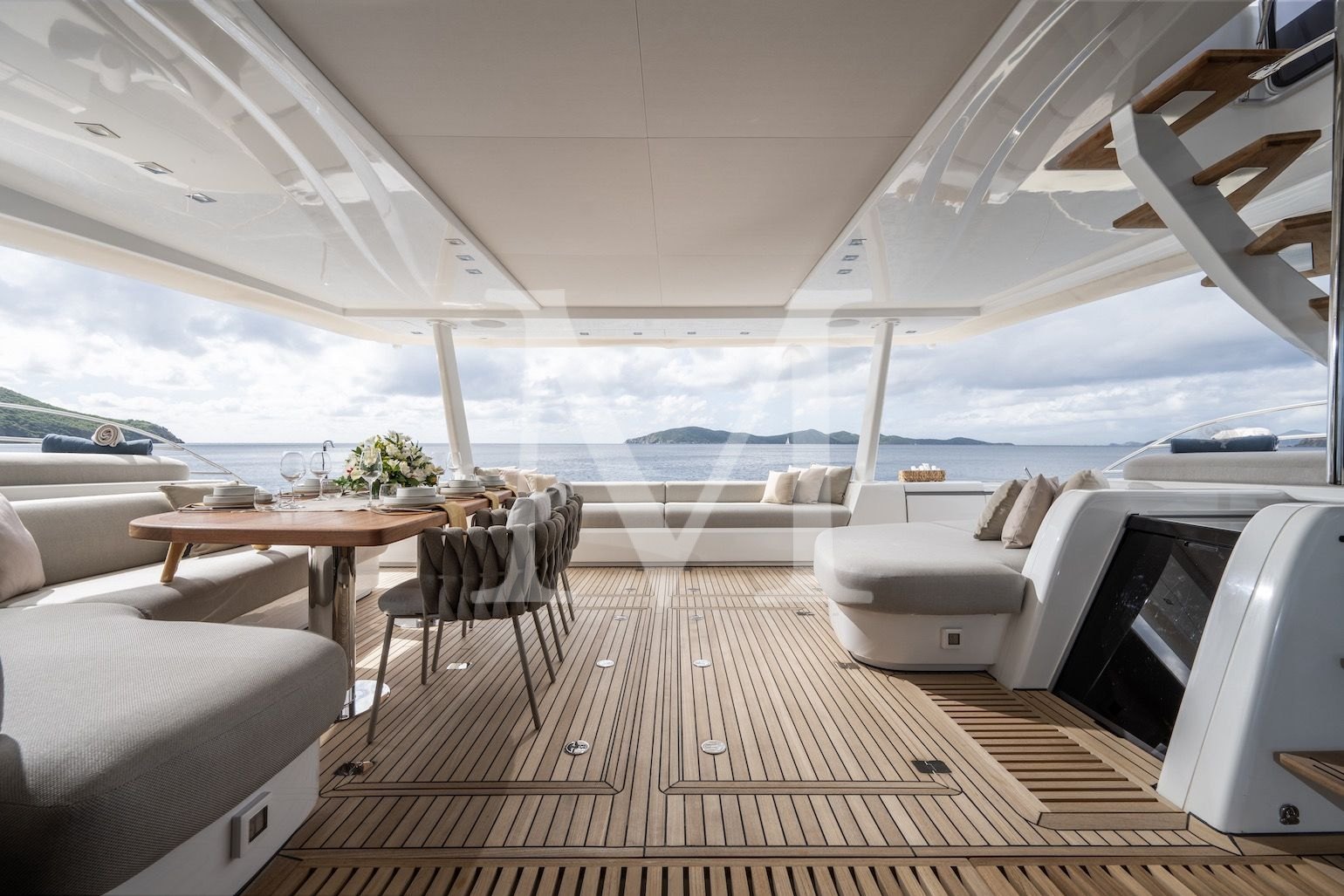 siete_mares_catamaran_luxury_charter_aft_deck
