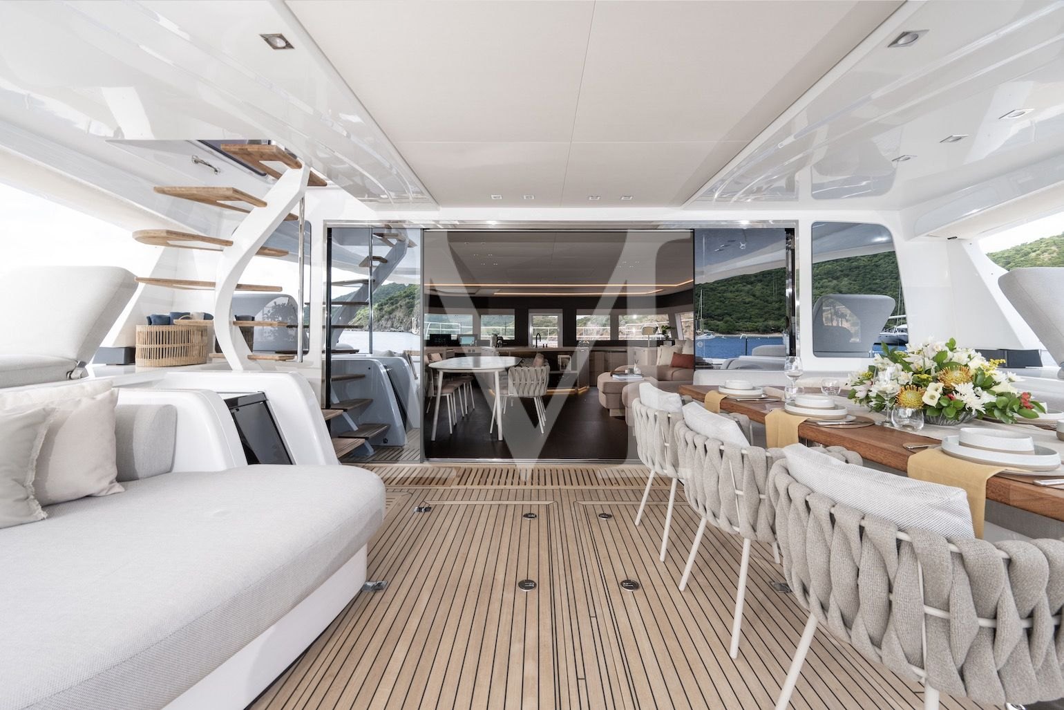 siete_mares_catamaran_luxury_charter_aft_deck_Full