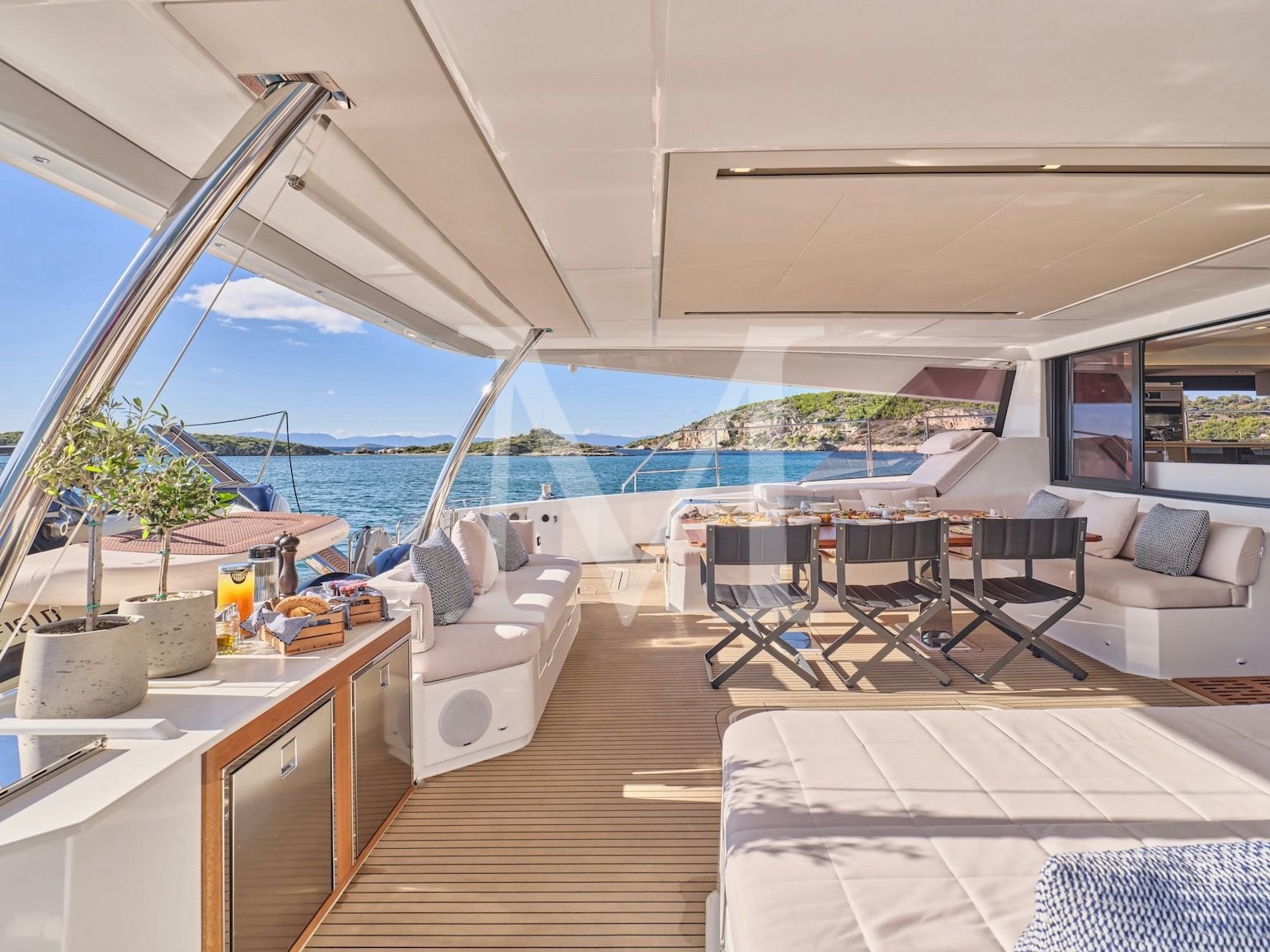 Majesty_of_greece_catamaran_Luxury_yacht_charter_aft2