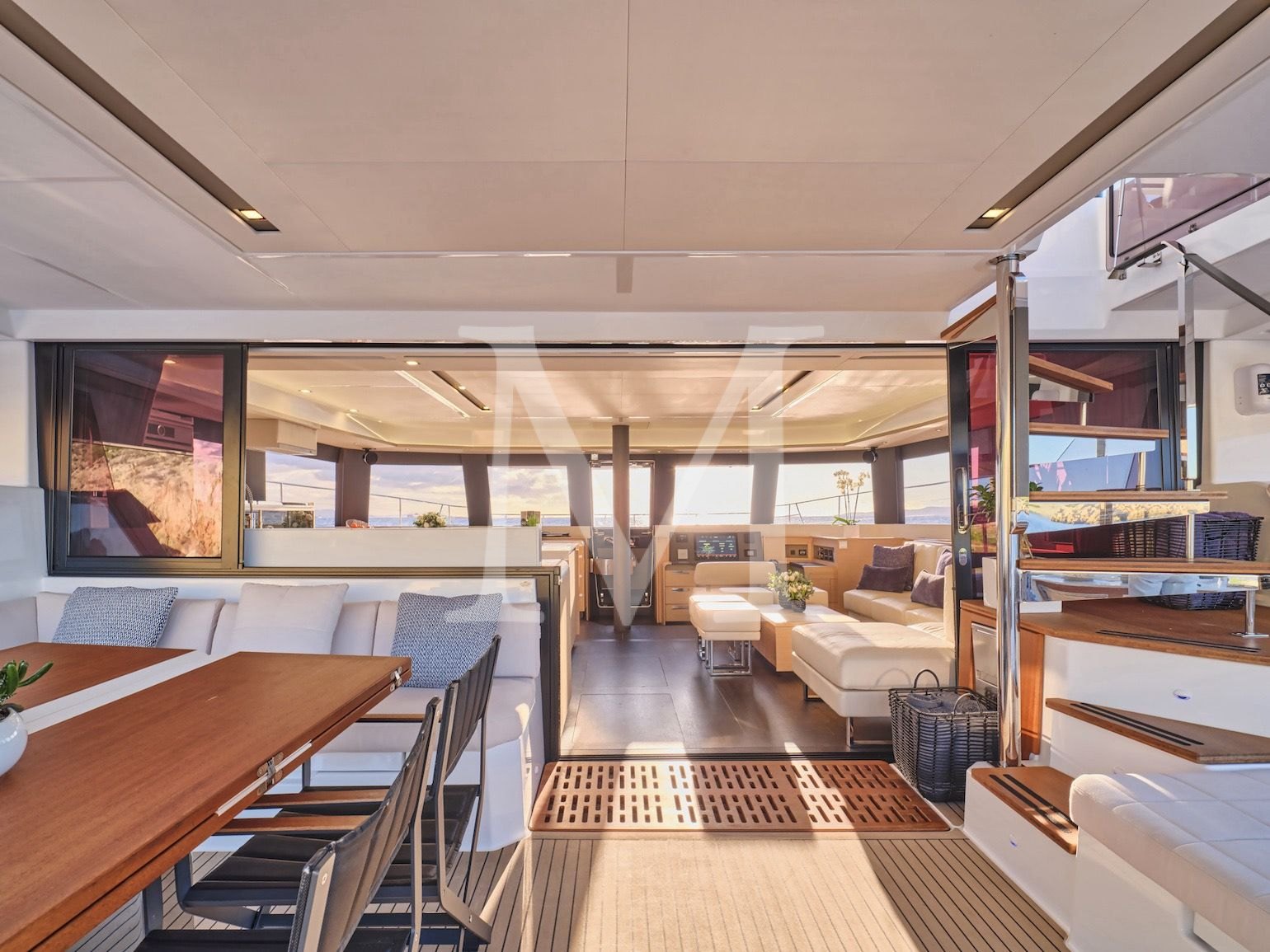 Majesty_of_greece_catamaran_enter