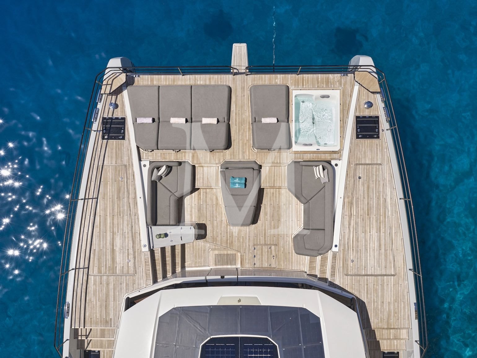 fore deck jacuzzi Christal Mio 80 Greece Charter