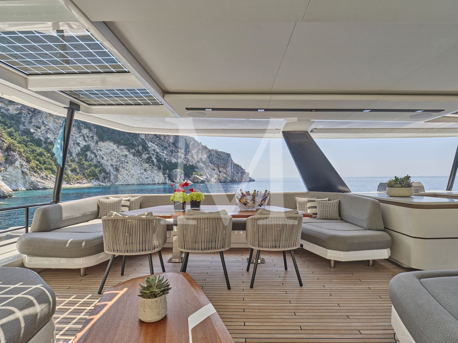 side_flybridge_Charter in greece New Christal MIO 80