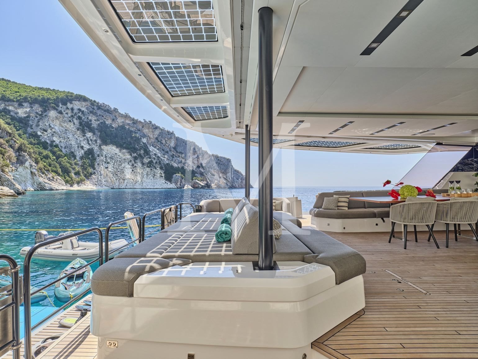 charter yacht New Christal MIO 80