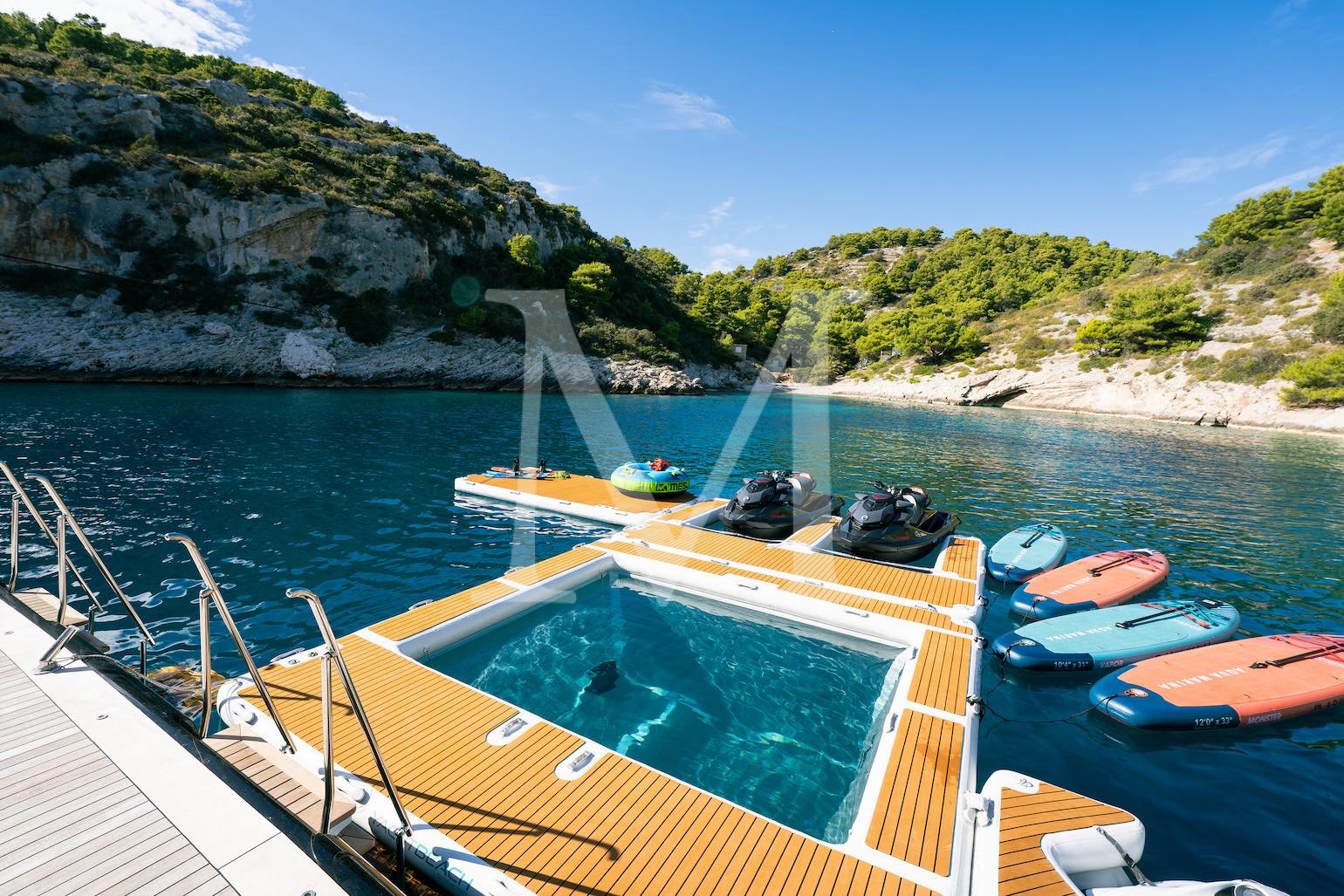 renata_yacht_beach_club_toys