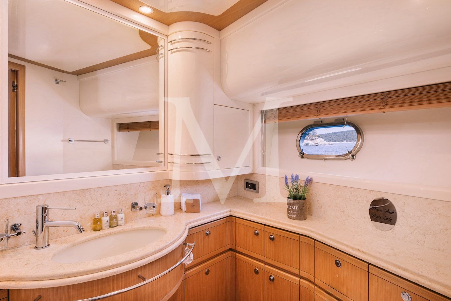 Maybe_not_yacht_charter_ferretti_VIP_bath