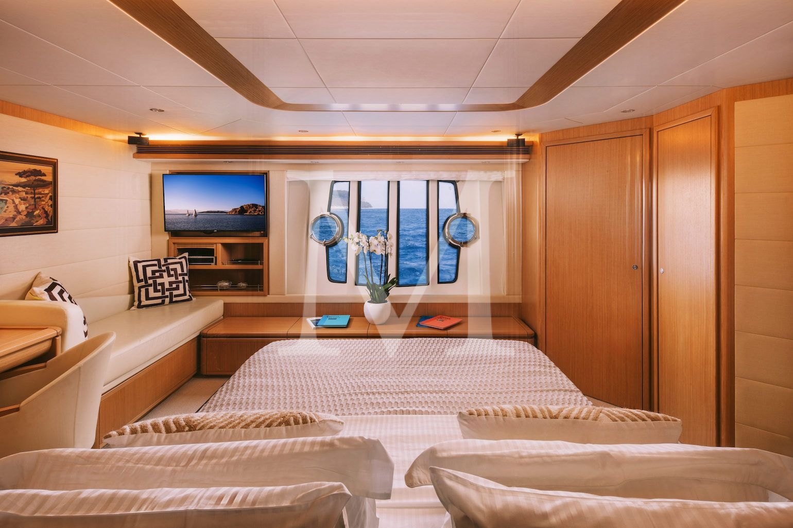Maybe_not_yacht_charter_ferretti_Master_cabin_bed