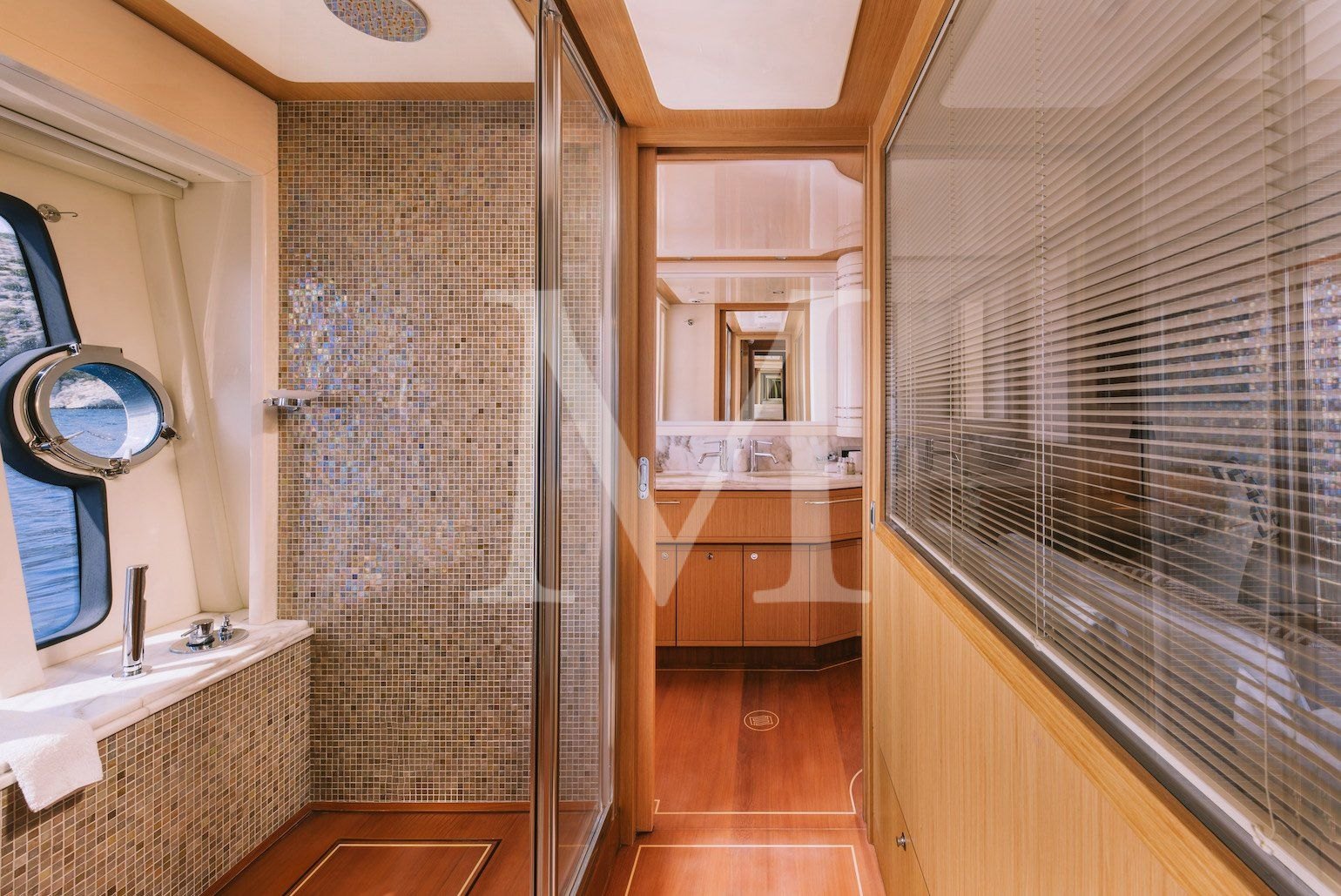 Maybe_not_yacht_charter_ferretti_Master_cabin_bath