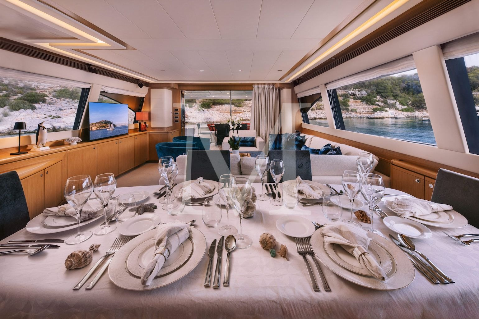 Maybe_not_yacht_charter_ferretti_interior_dining2