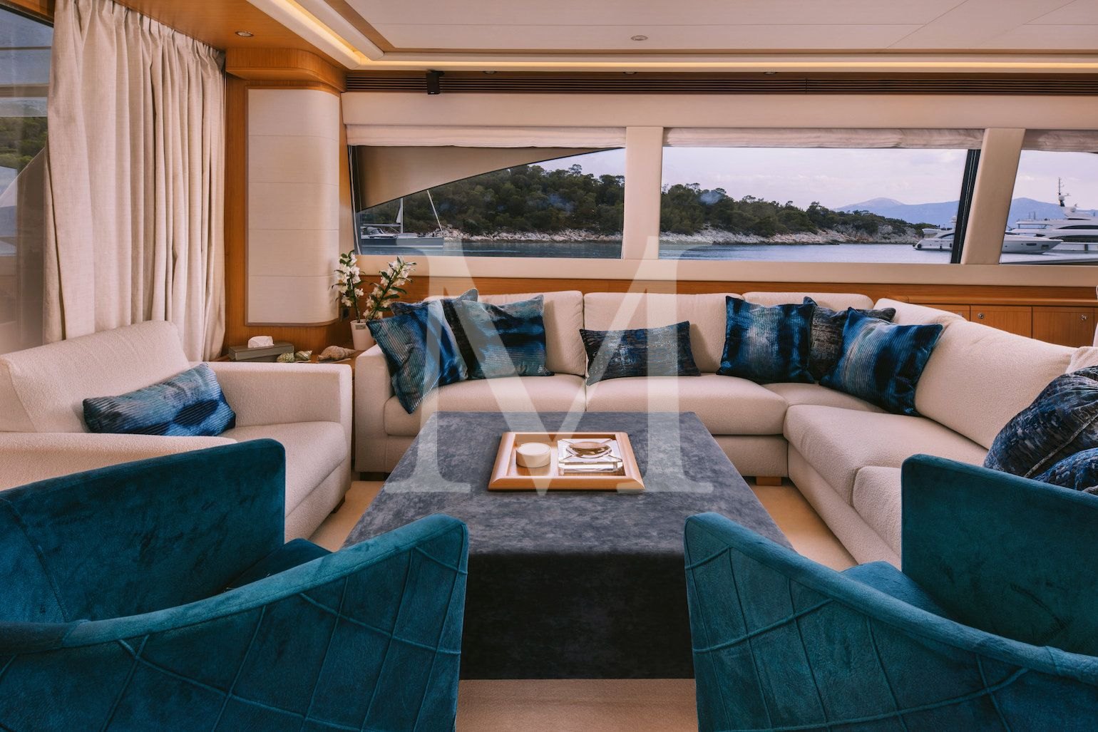 Maybe_not_yacht_charter_ferretti_salon2