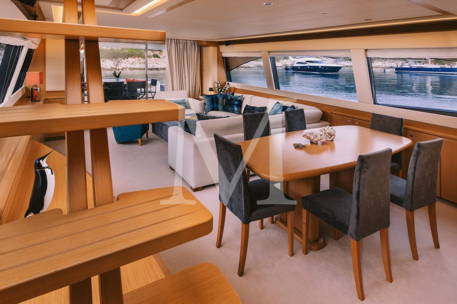 Maybe_not_yacht_charter_ferretti_salon3
