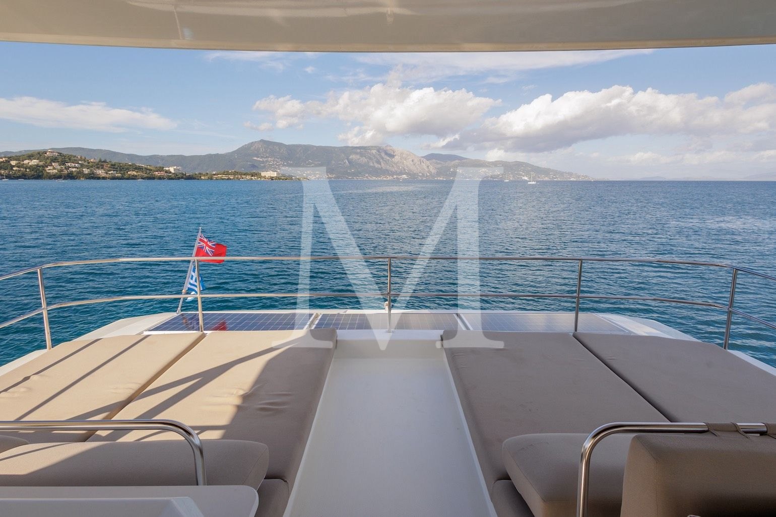 Ariva_motor_catamaran_flydeck2