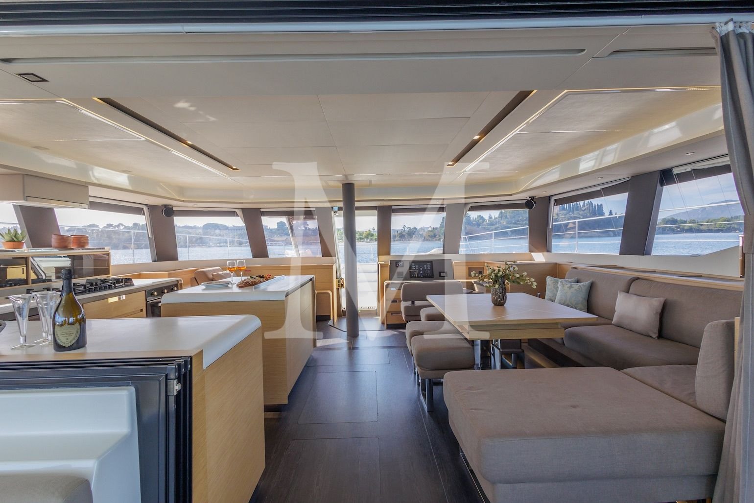 Ariva_motor_catamaran_salon6