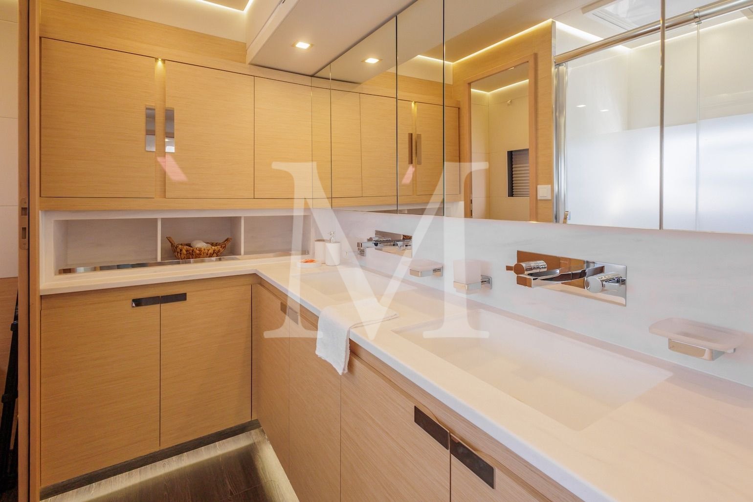 Ariva_power_cat_master_bath
