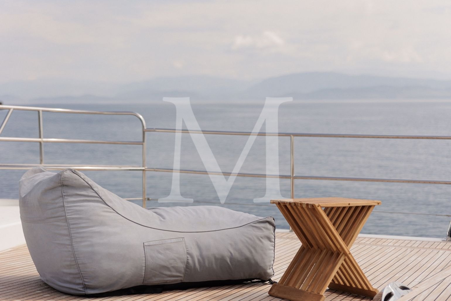 Ariva_motor_catamaran_Bow_relaxation