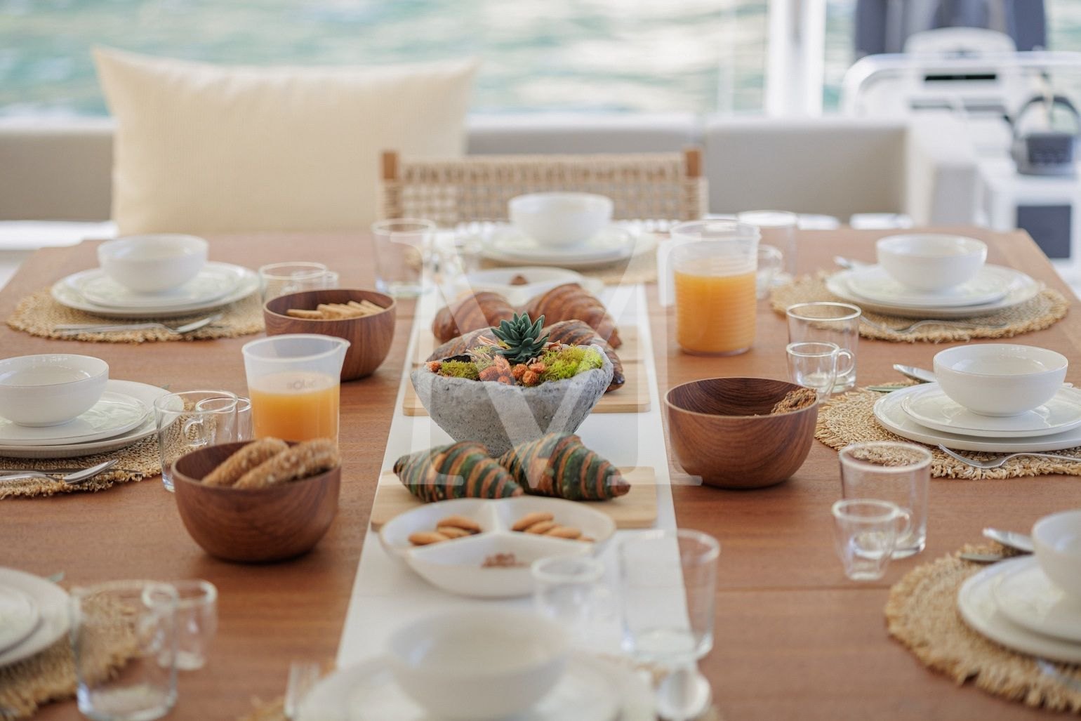 Ariva_motor_catamaran_aft_table_set_breakfast