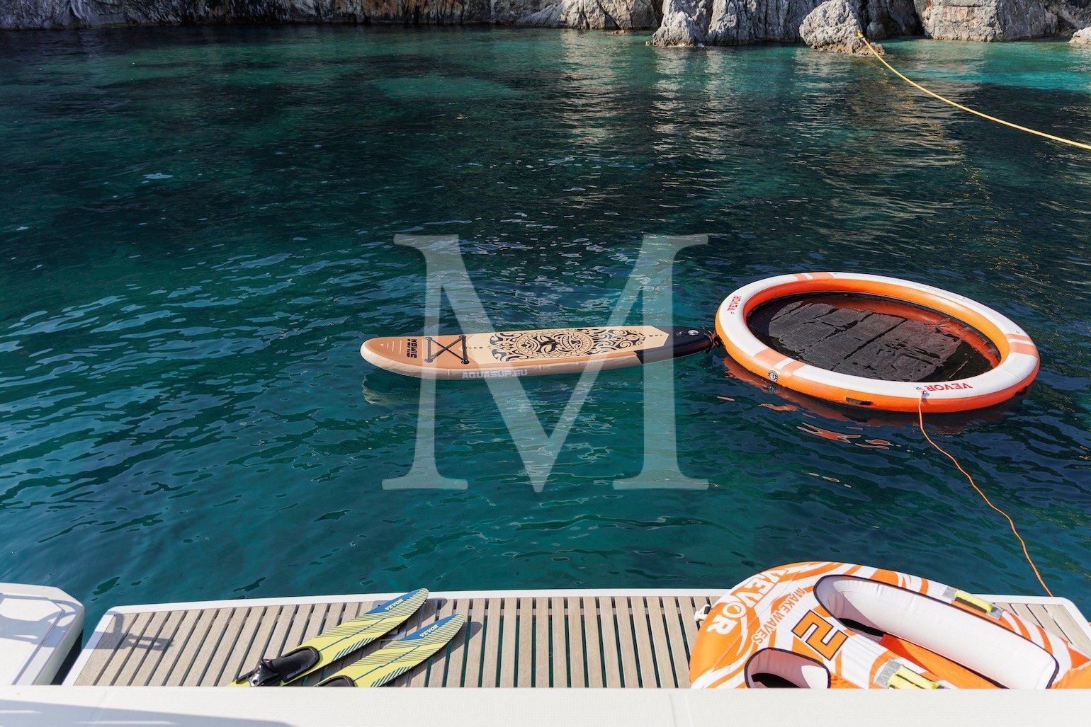Ariva_power_cat_charter_yacht