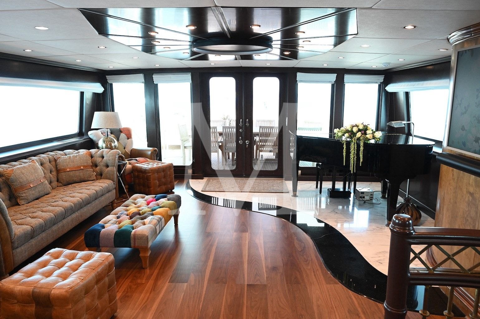 Kokomo_Nights_yacht_charter_greece_upper_deck_interior