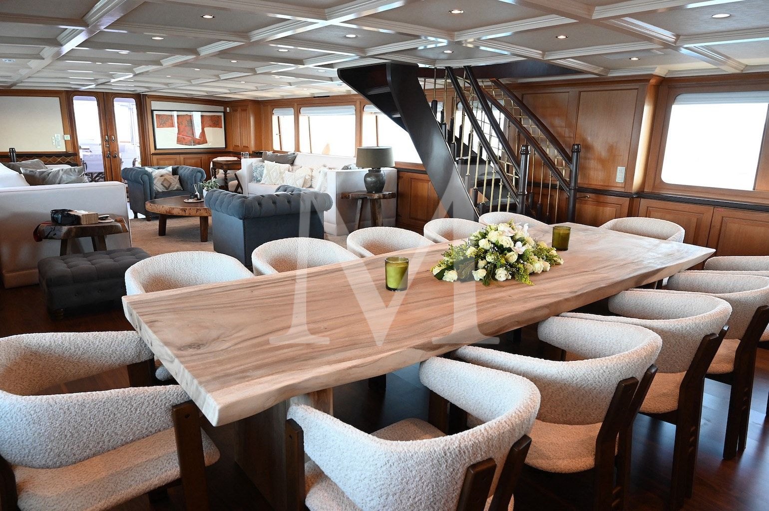 Kokomo_Nights_yacht_charter_greece_main_deck_salon_interior