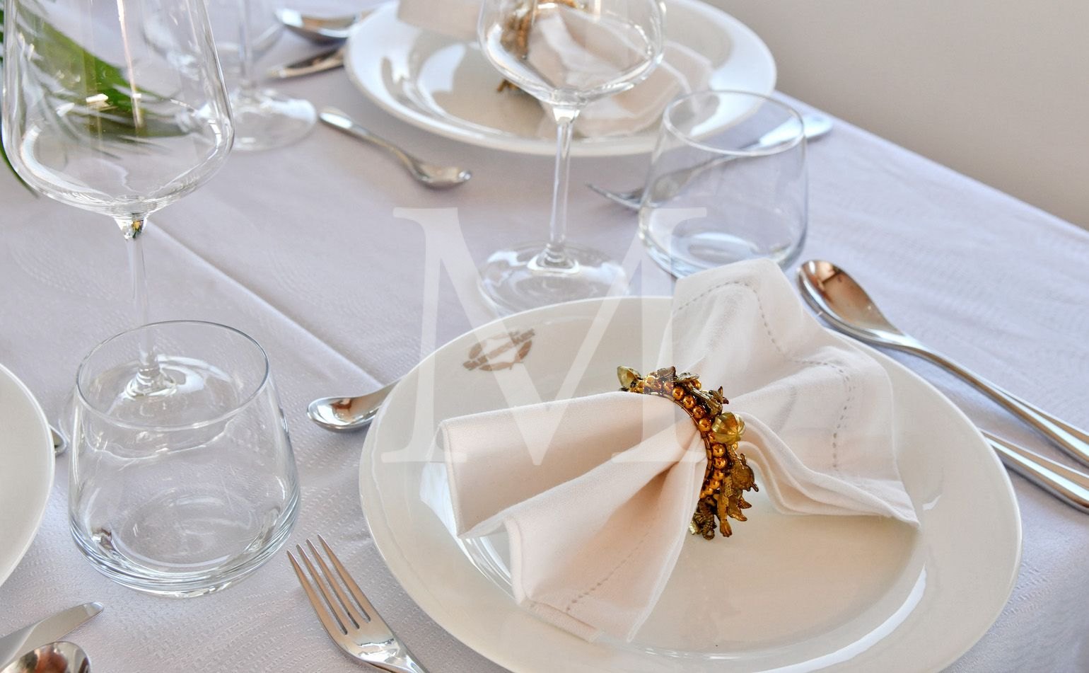 Sunseeker_Grace_XI_salon_dining_detail