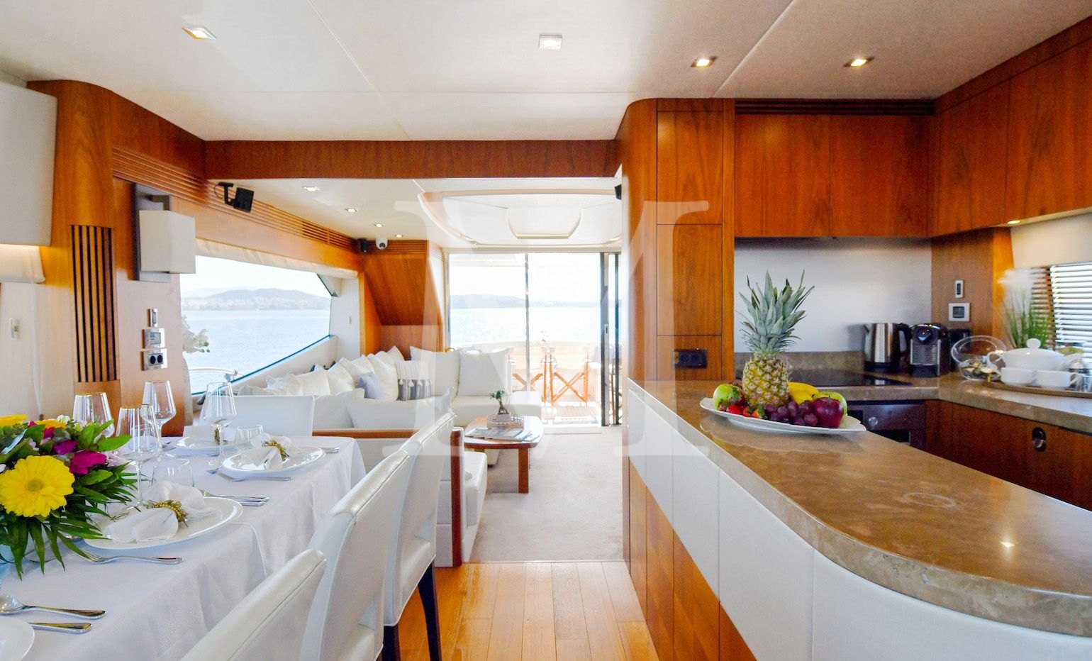 Sunseeker_Grace_XI_salon_galley_salon