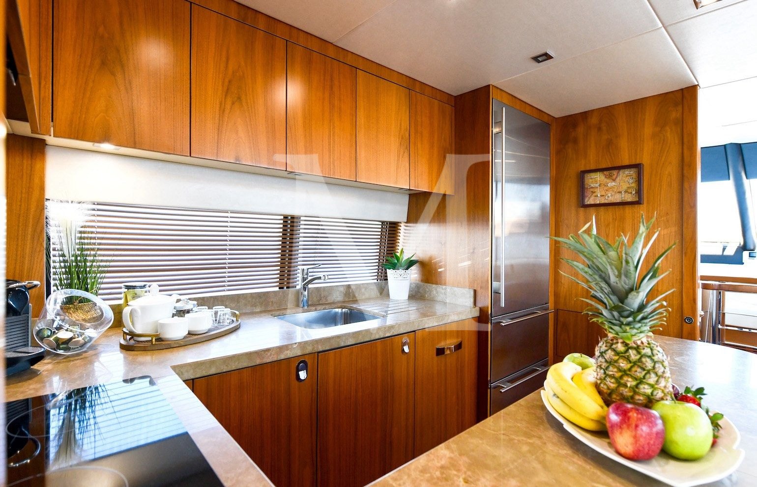 Sunseeker_Grace_XI_salon_galley