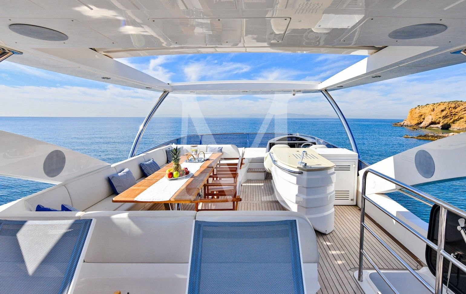 Sunseeker_Grace_XI_sundeck2