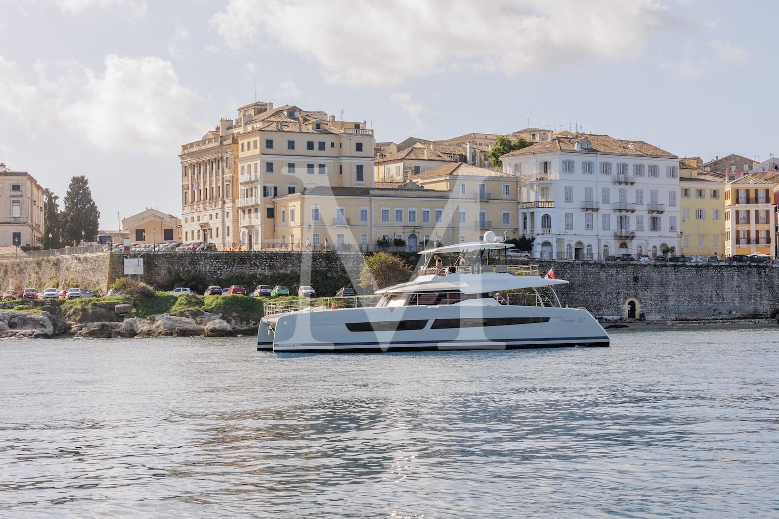 Ariva_motor_catamaran