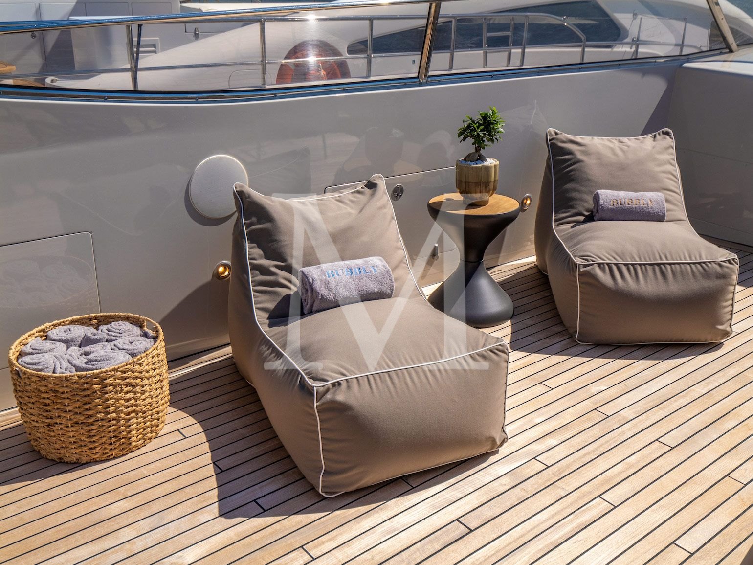 BUBBLY_sundeck2