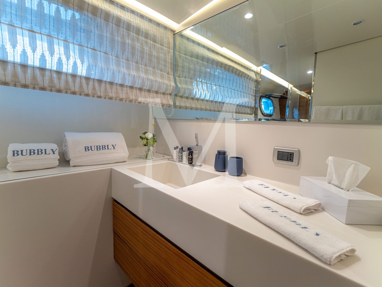 BUBBLY_VIP aft ensuite