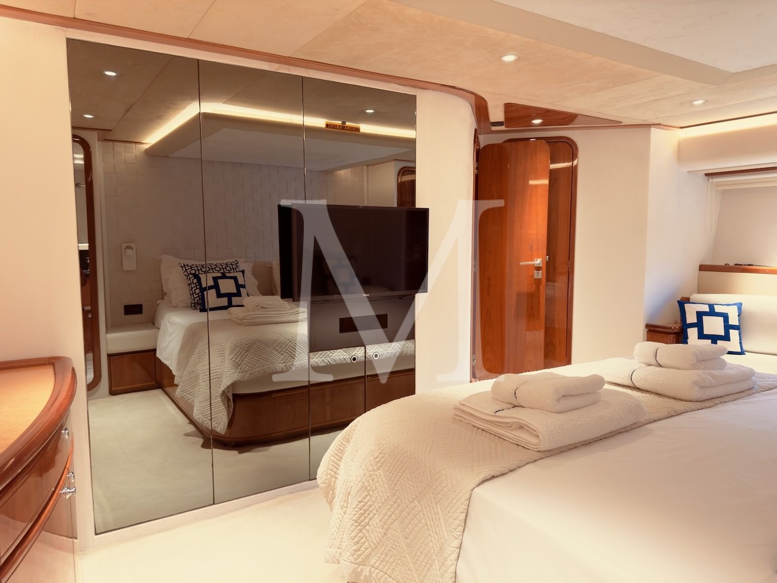 Arcelia_ferretti_yacht_charter_master_cabin2