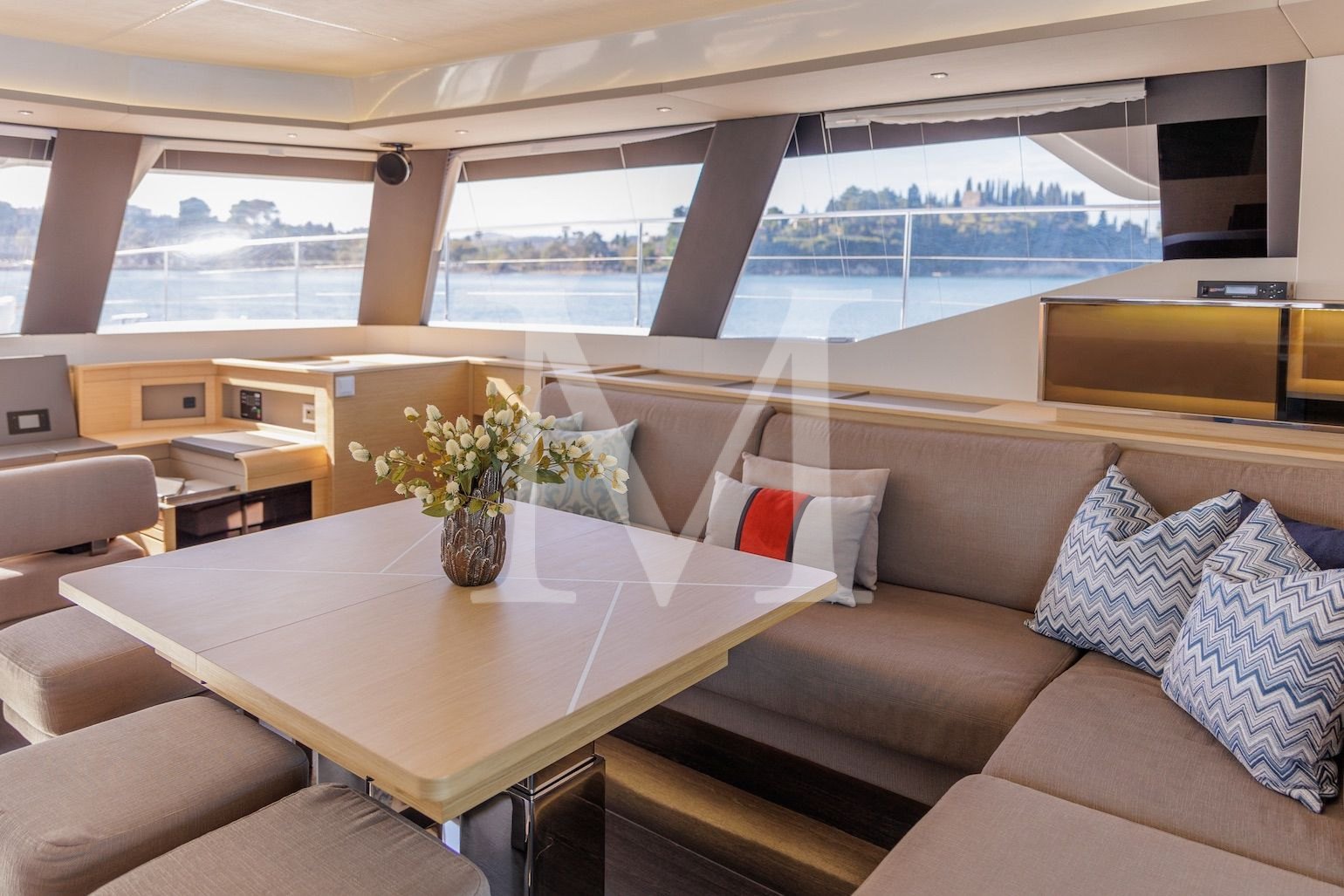 Ariva_motor_catamaran_salon5