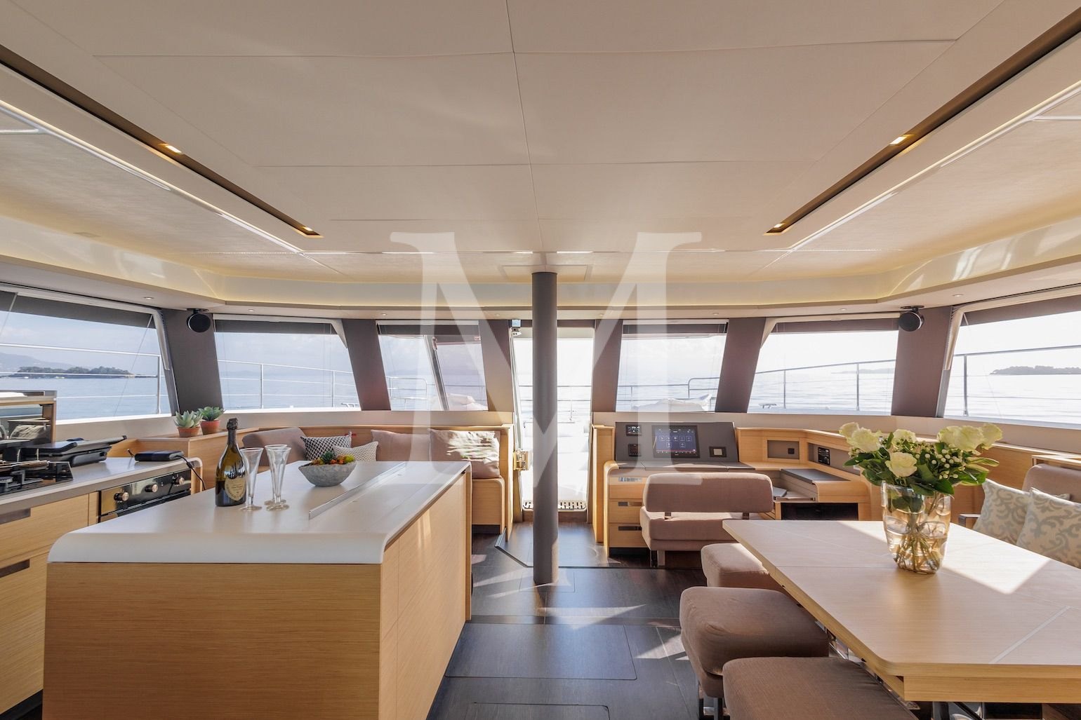 Ariva_motor_catamaran_salon