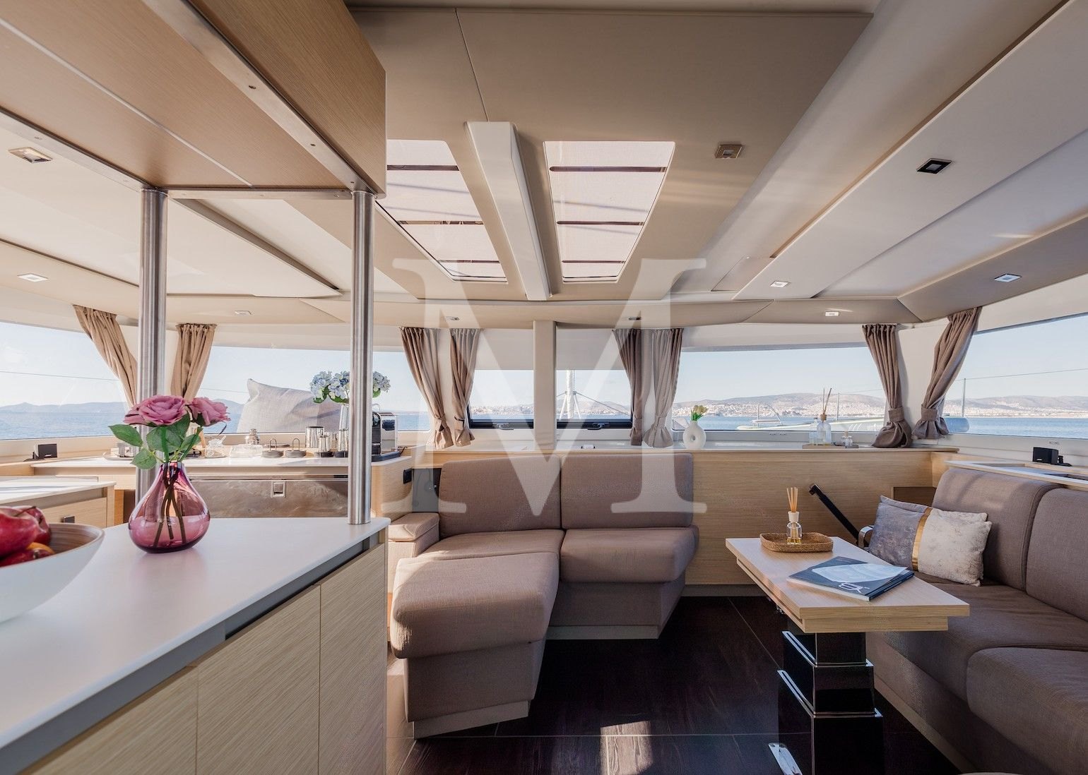 KEBISIKS catamaran charter Greece_salon_ot