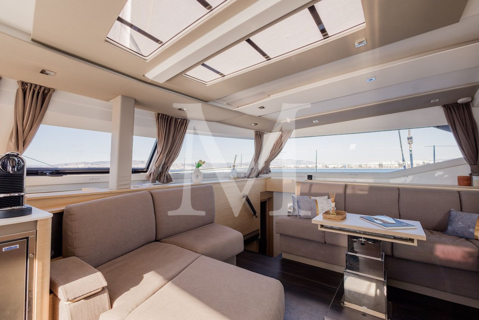 KEBISIKS catamaran charter Greece_salon2