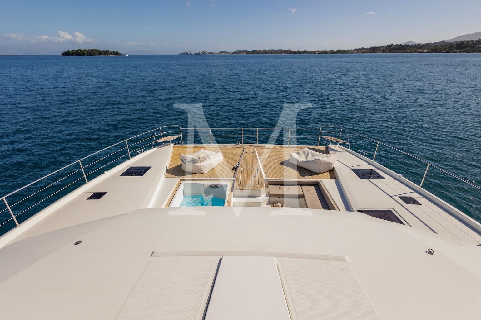 Ariva_power_cat_charter_yacht_bow_view