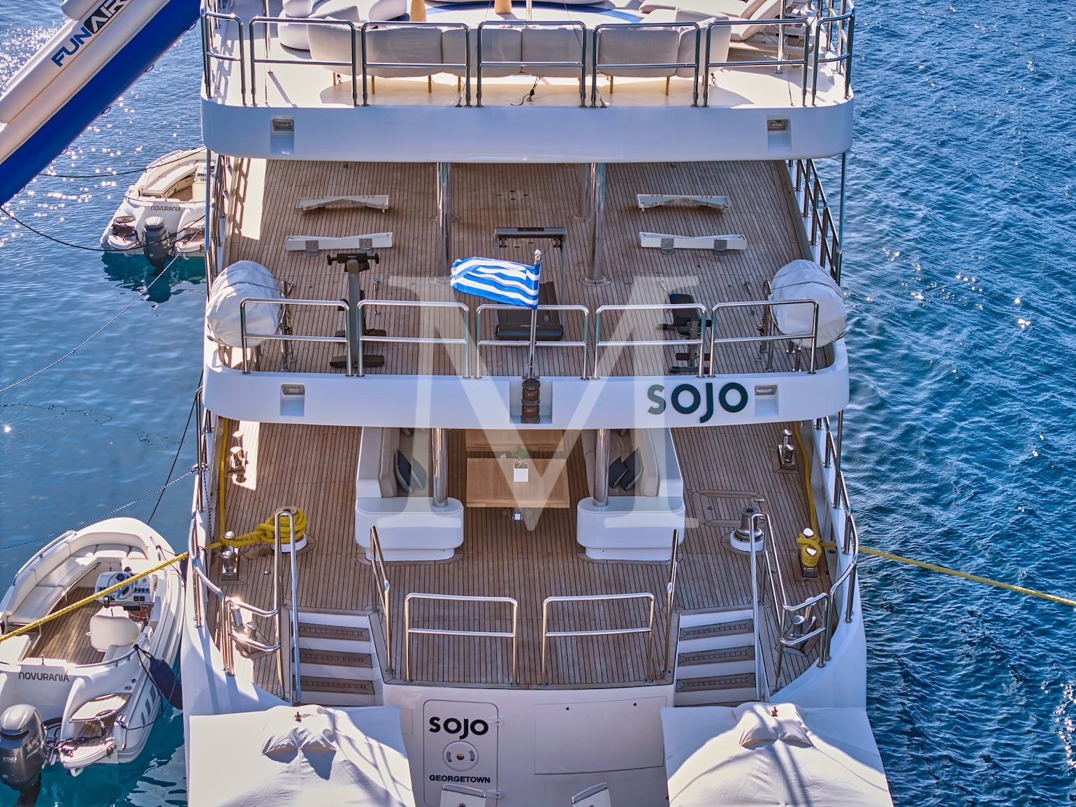 SOJO_yacht_top_to_ main