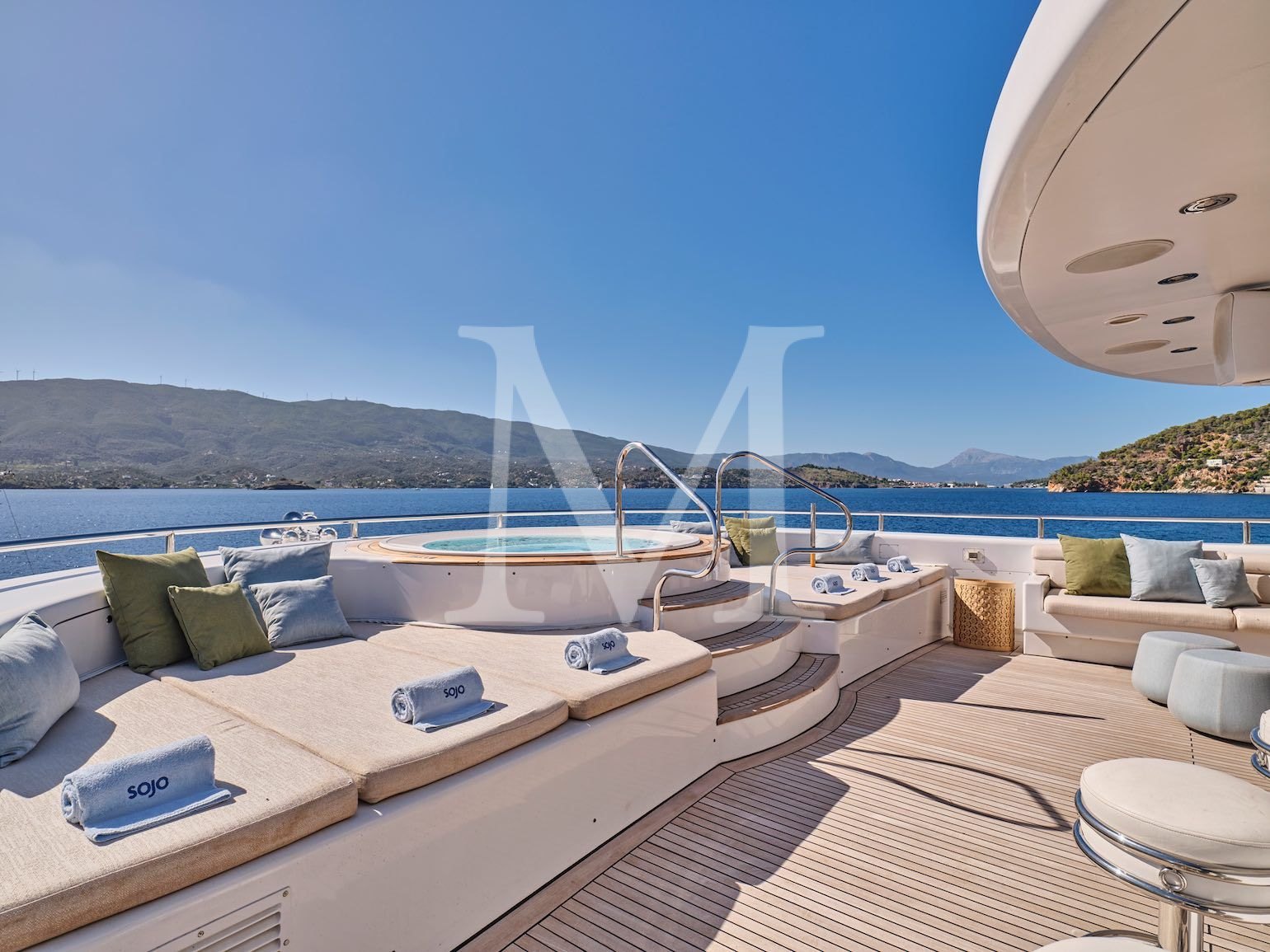SOJO_sundeck_jacuzzi_loungers2