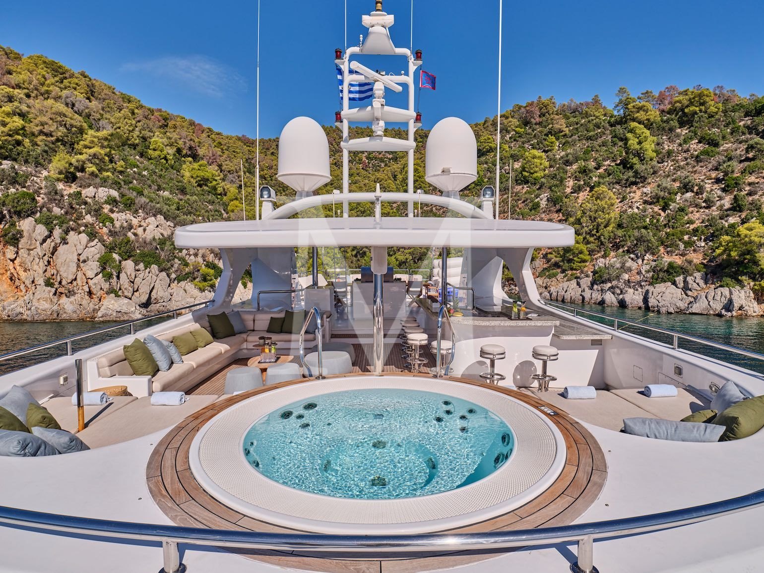 SOJO_sundeck_jacuzzi_view_aft