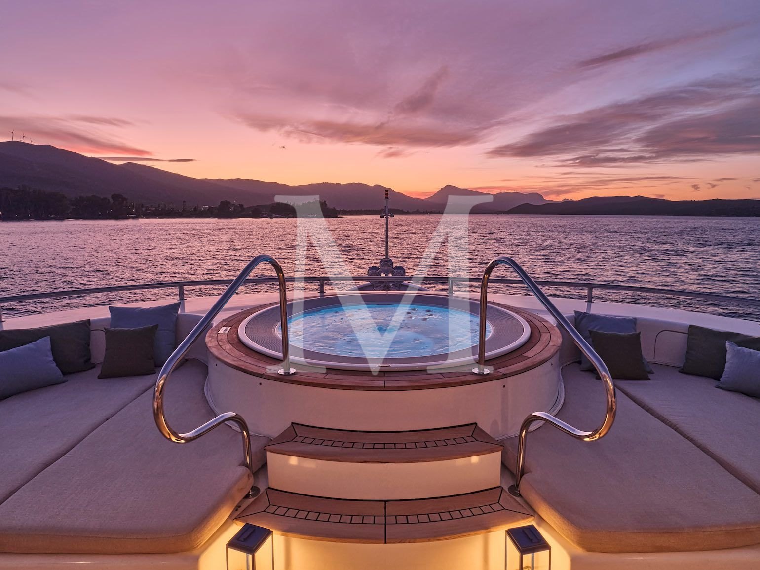 SOJO_sundeck_Jacuzzi