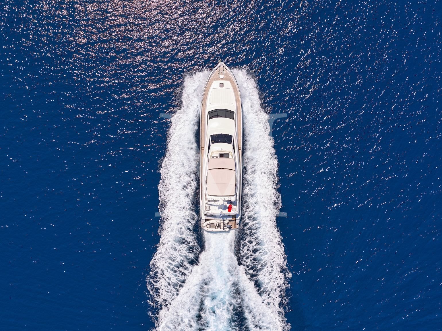 APEIRON_BLUE_YACHT