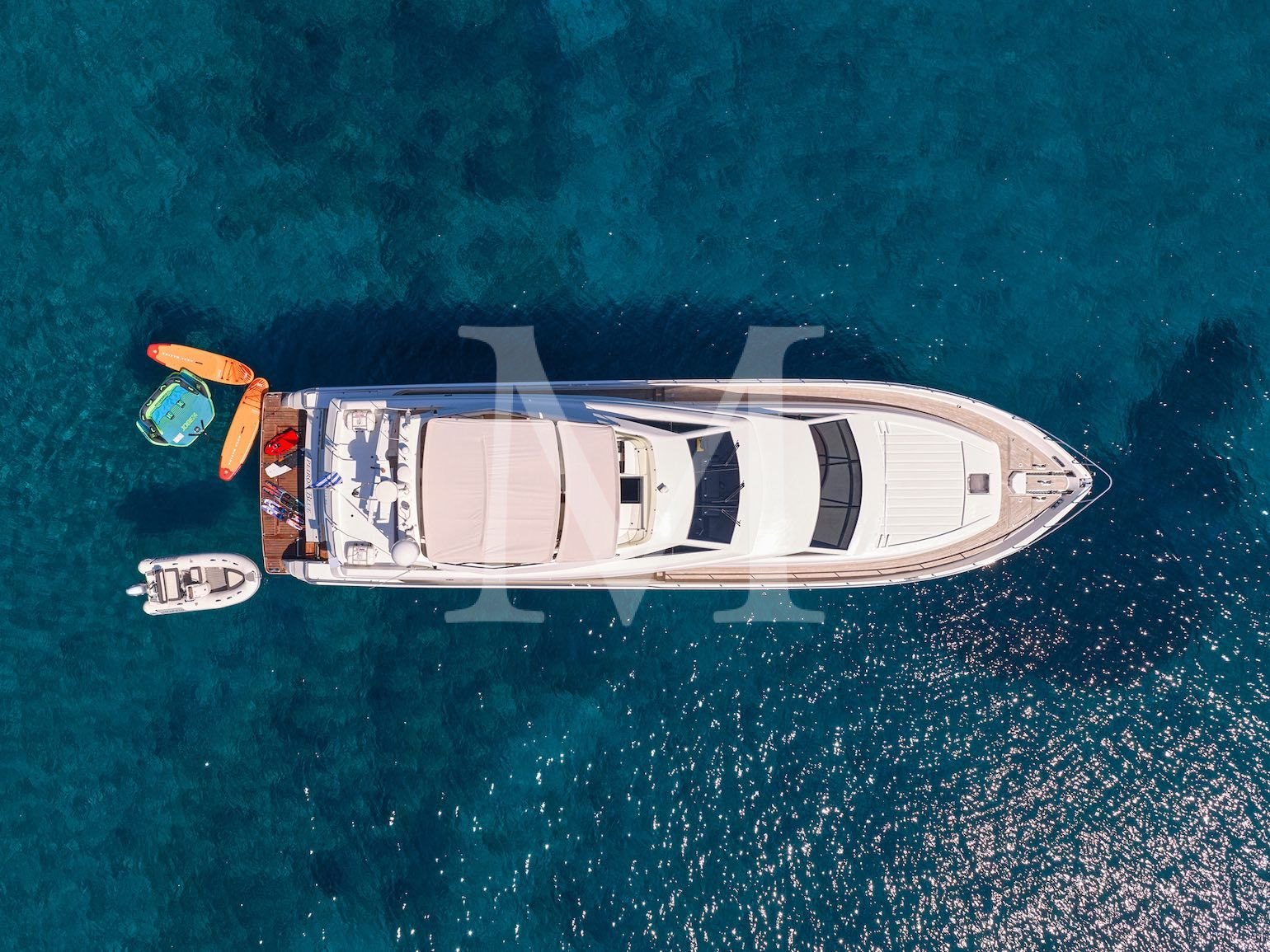 APEIRON_BLUE_YACHT_santorini_hospitality