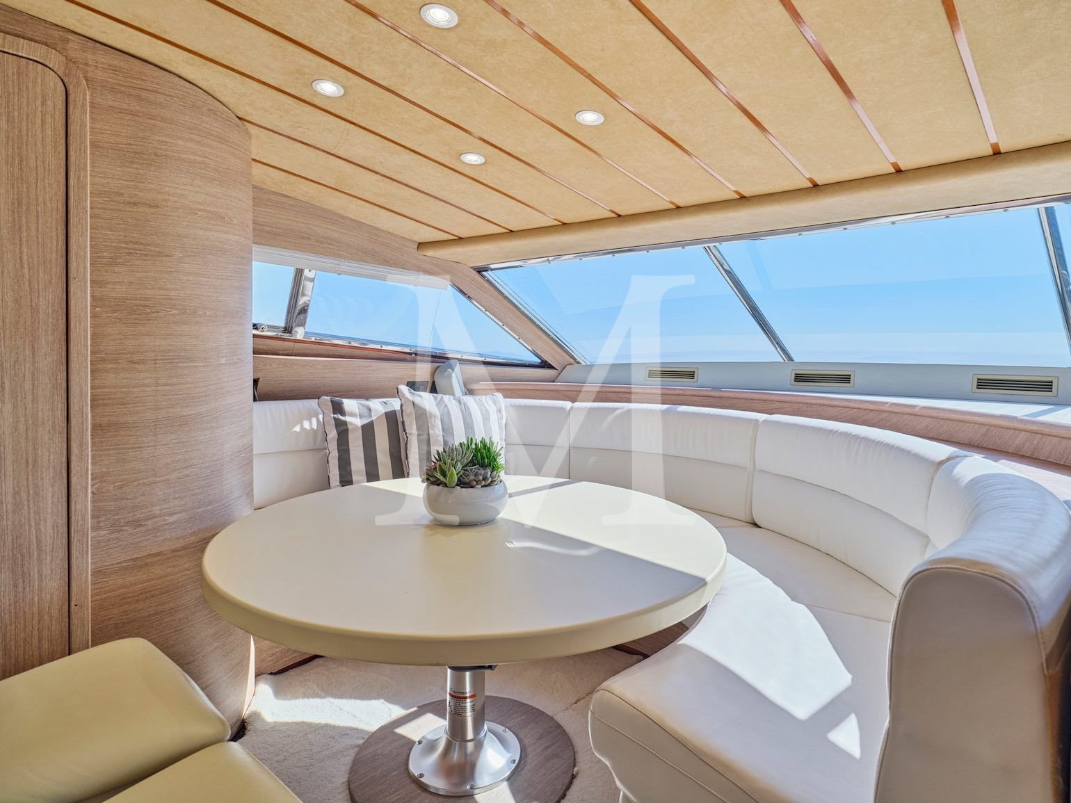 APEIRON_BLUE_YACHT_CHARTER_dining
