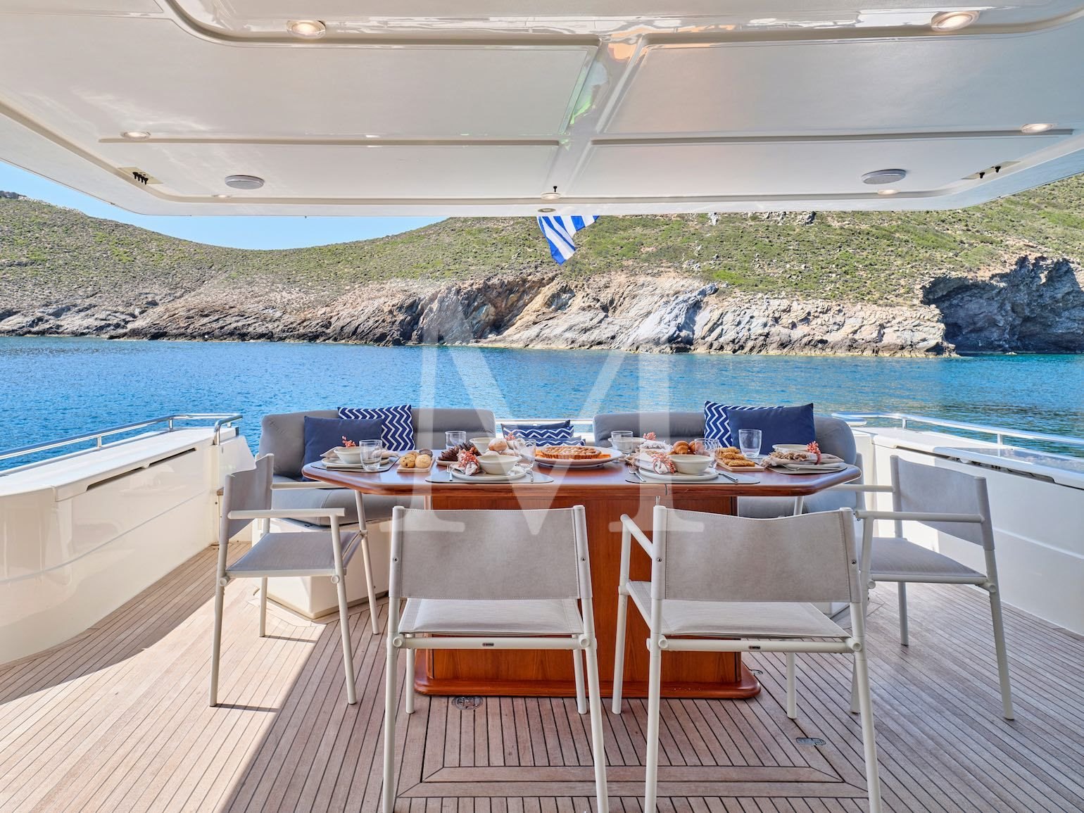 APEIRON_BLUE_YACHT_charter_aft2