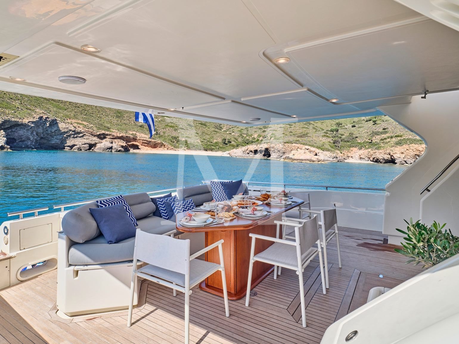 APEIRON_BLUE_YACHT_charter_aft