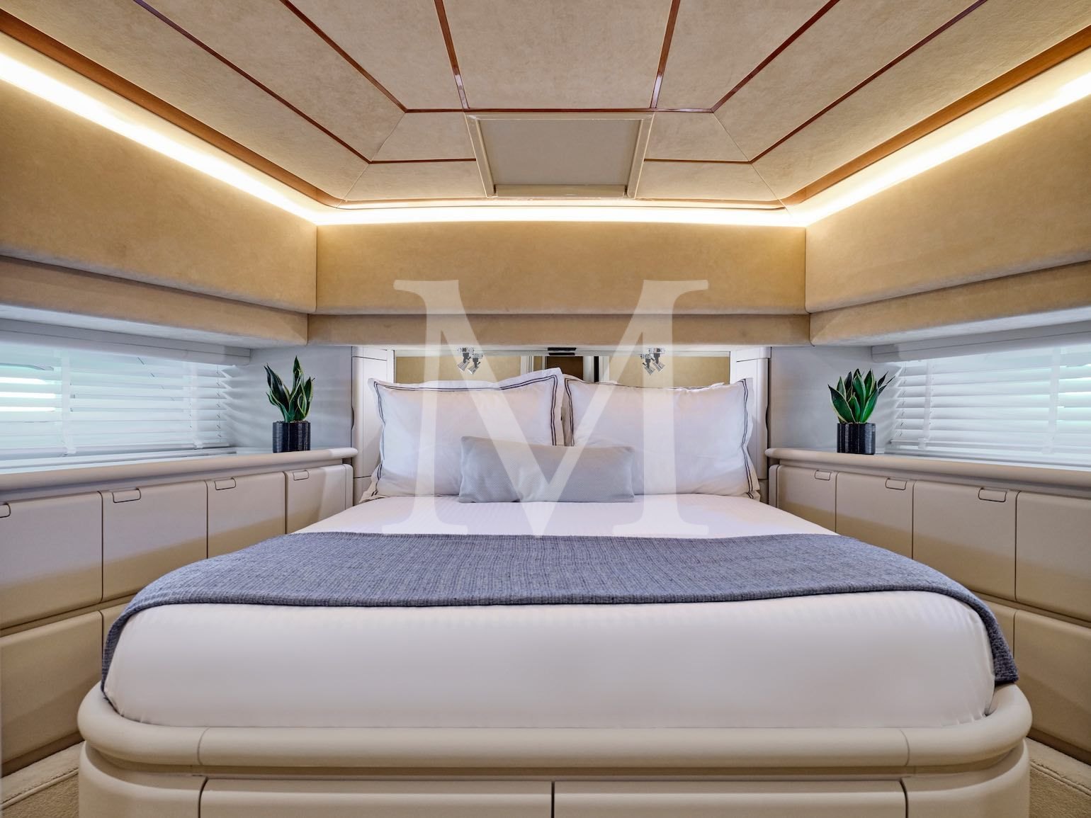 APEIRON_BLUE_YACHT_CHARTER_VIP